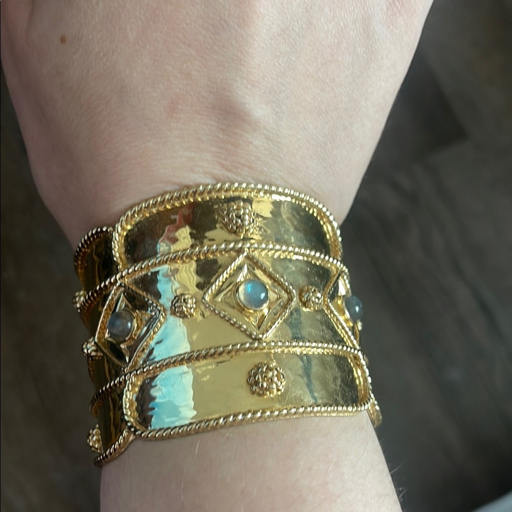 Elegant Gold Cuff Bracelet